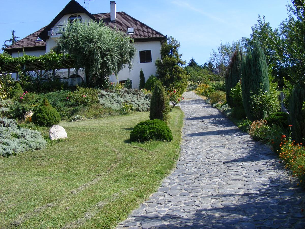Pigál Panzió Badacsonyörs Exterior foto